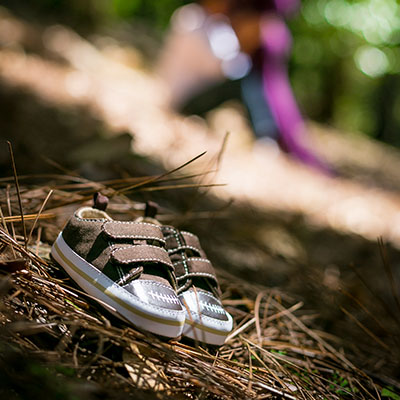 Zapatos de Bebé en Sesión de Fotos de Maternidad en Exteriores en Panamá